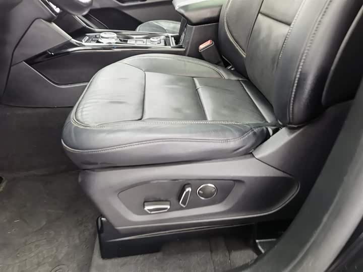 Фото 20 - Ford Explorer