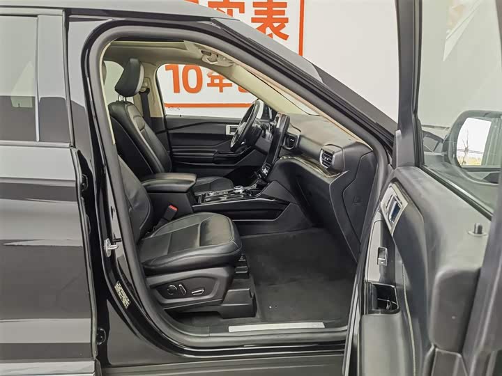 Фото 23 - Ford Explorer