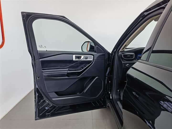 Фото 8 - Ford Explorer