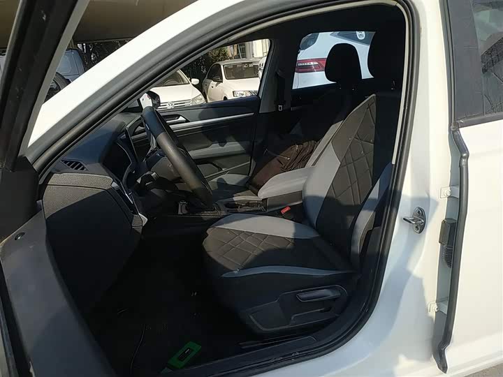 Фото 15 - Volkswagen Lavida