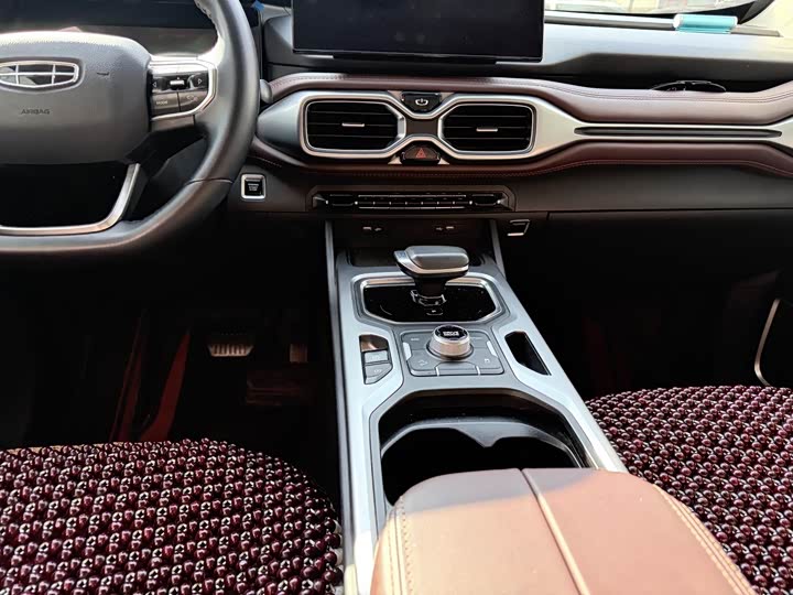 Фото 10 - Geely Okavango