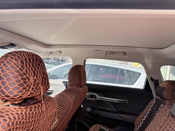 Фото 13 - Geely Okavango