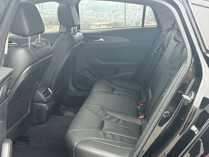 Фото 10 - Hongqi H5