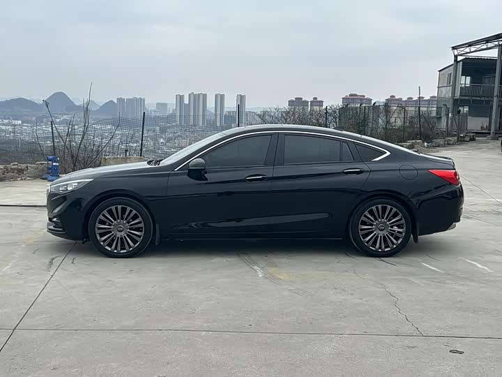 Фото 14 - Hongqi H5