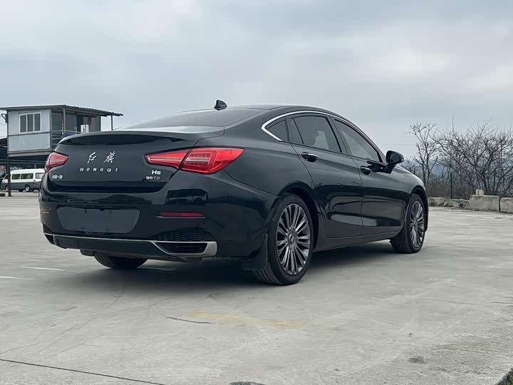 Фото 15 - Hongqi H5