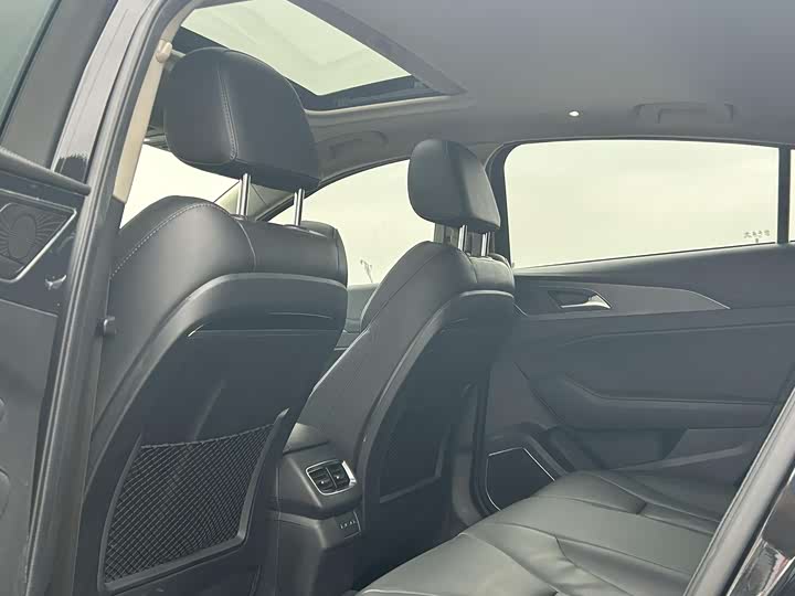 Фото 9 - Hongqi H5