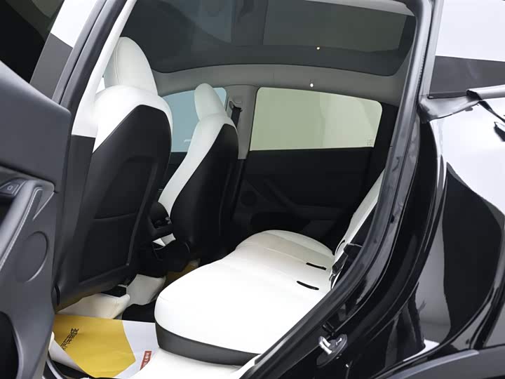 Фото 13 - Tesla Model Y