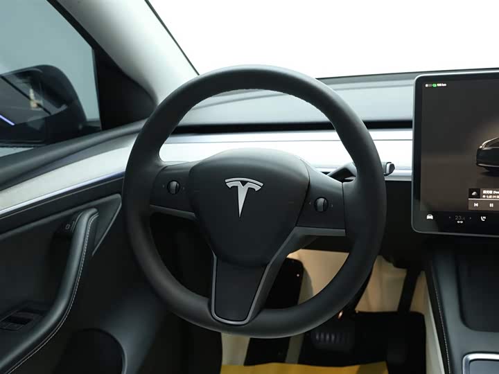 Фото 16 - Tesla Model Y