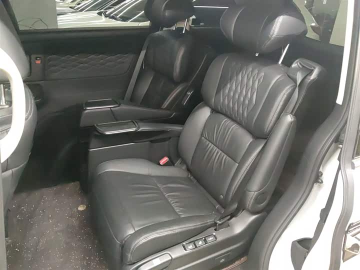 Фото 17 - Honda Elysion