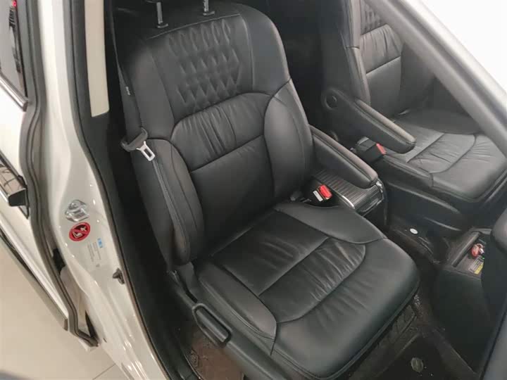 Фото 25 - Honda Elysion