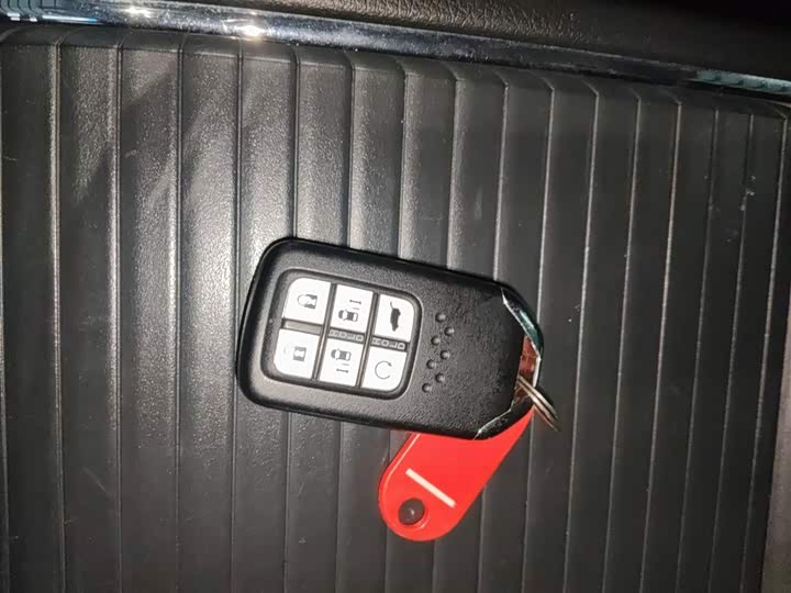 Фото 9 - Honda Elysion