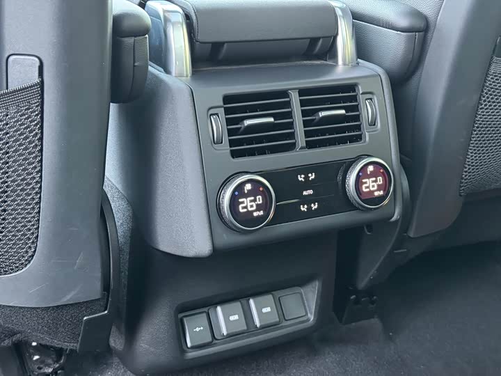 Фото 16 - Land Rover Discovery