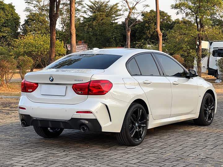 Фото 9 - BMW 1 Series