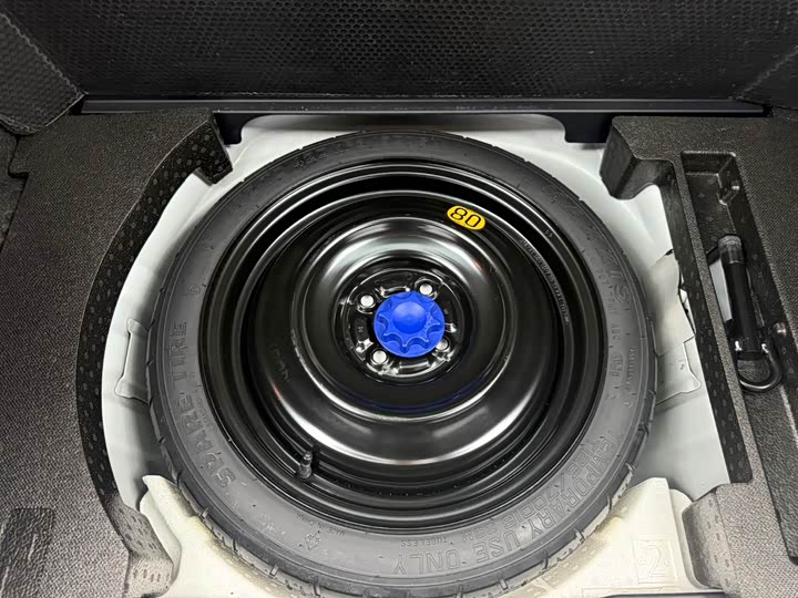 Фото 21 - Toyota Yaris L Hatchback