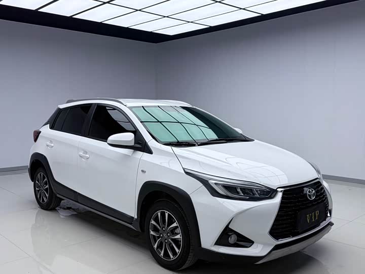 Фото 3 - Toyota Yaris L Hatchback