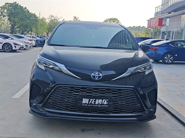 Фото 2 - Toyota Granvia