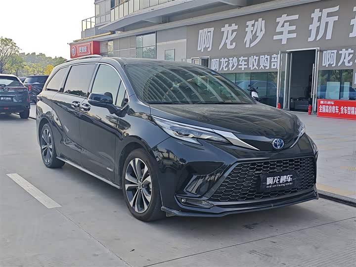 Фото 3 - Toyota Granvia