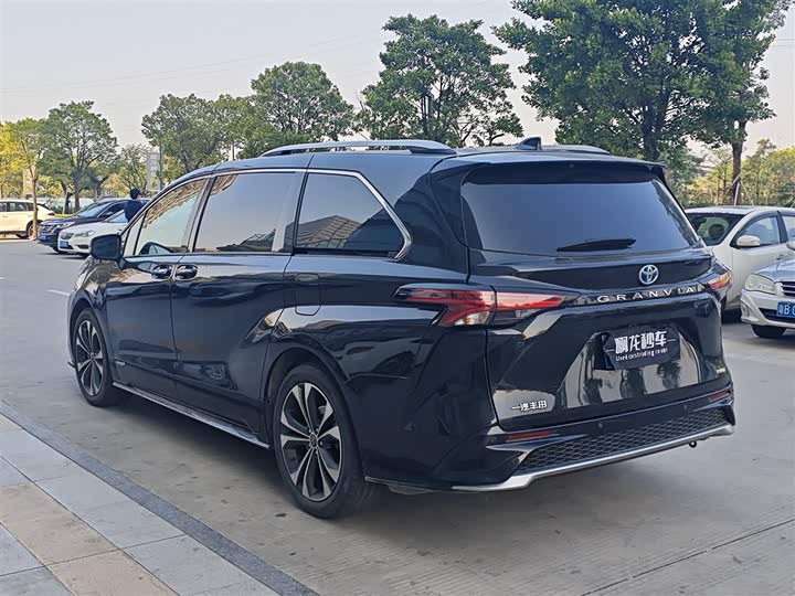 Фото 4 - Toyota Granvia