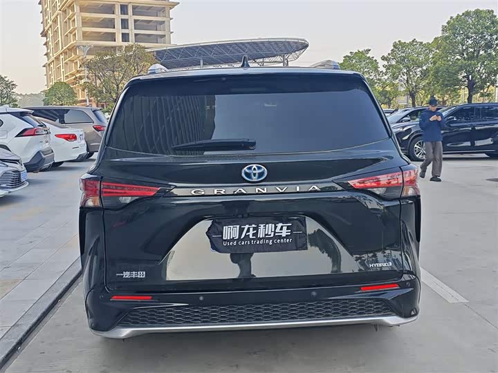 Фото 5 - Toyota Granvia