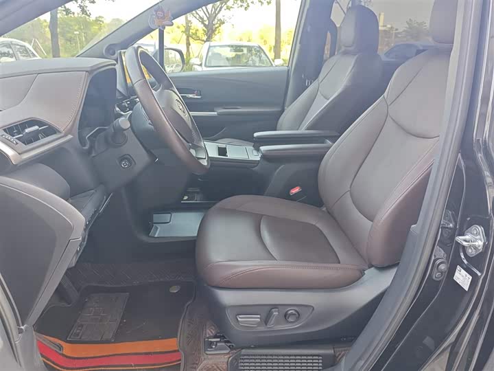 Фото 9 - Toyota Granvia