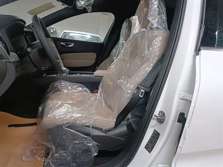 Фото 15 - Volvo XC60