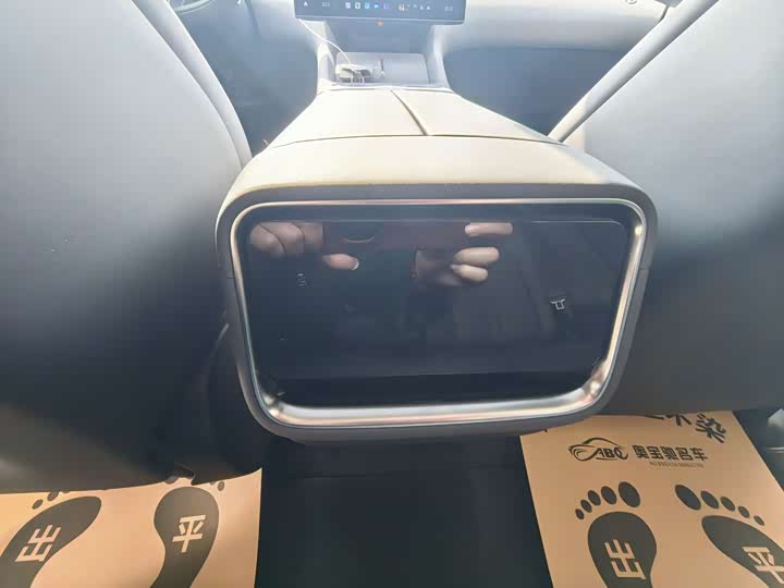 Фото 14 - Xiaomi YU7