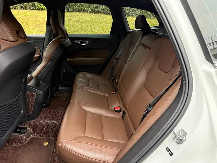 Фото 10 - Volvo XC60