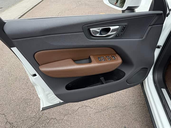 Фото 6 - Volvo XC60