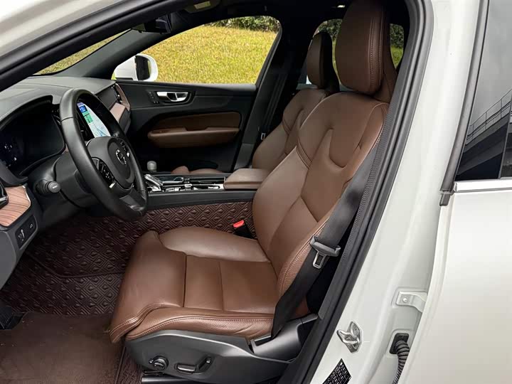 Фото 8 - Volvo XC60