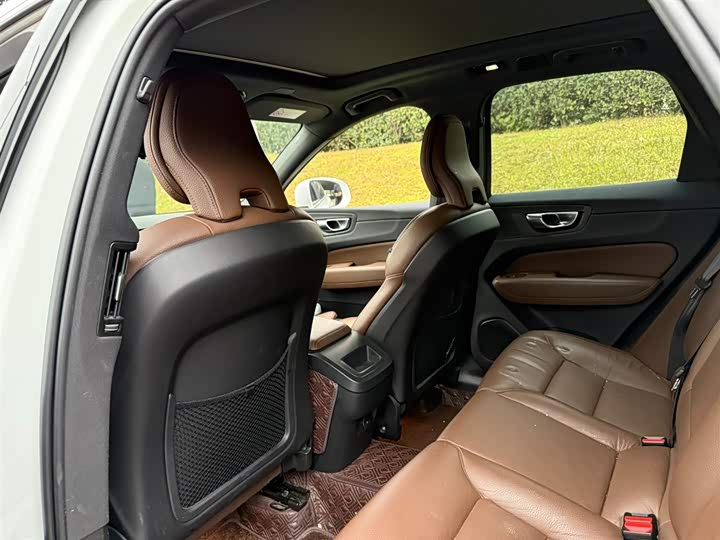 Фото 9 - Volvo XC60