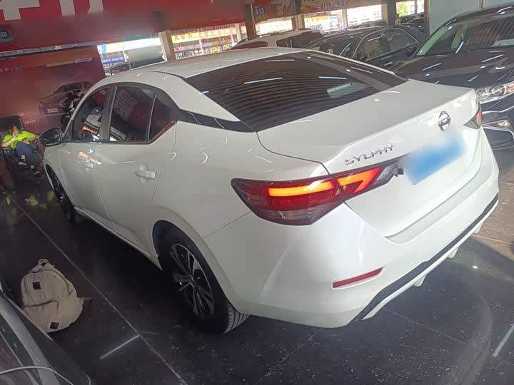 Фото 5 - Nissan Sylphy