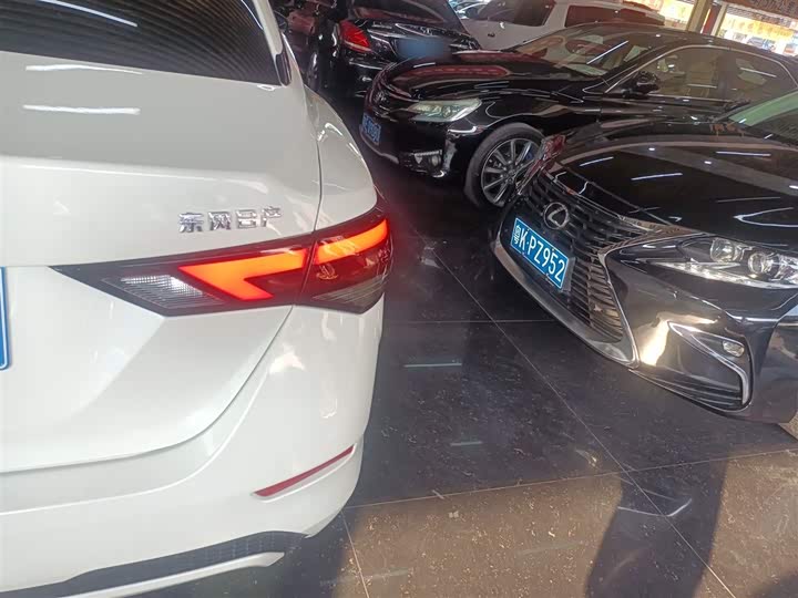 Фото 8 - Nissan Sylphy