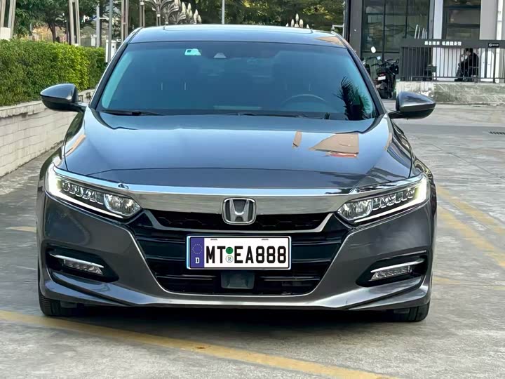 Фото 2 - Honda Accord