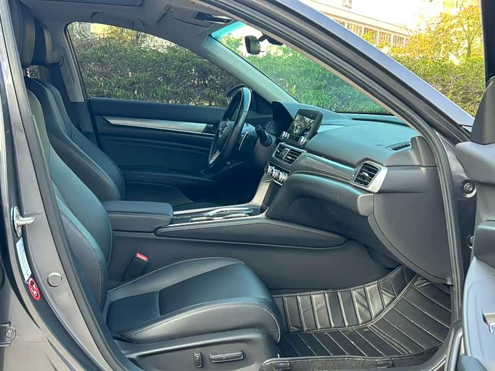 Фото 9 - Honda Accord