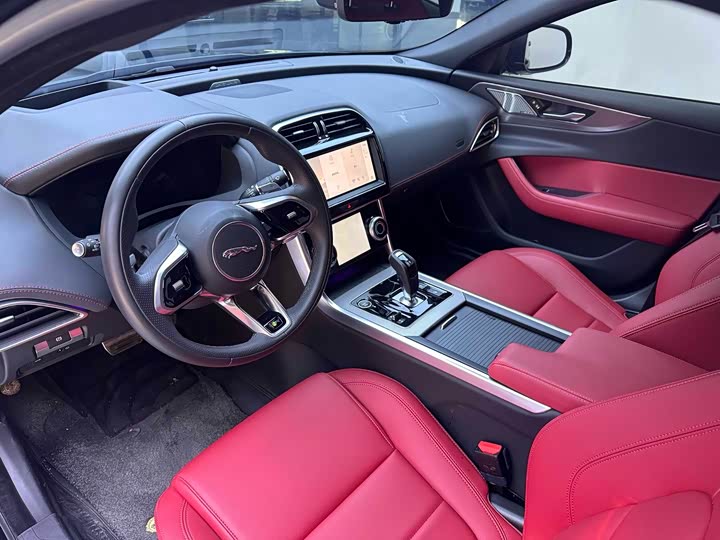 Фото 12 - Jaguar XE L