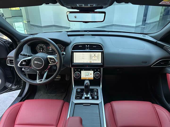 Фото 17 - Jaguar XE L