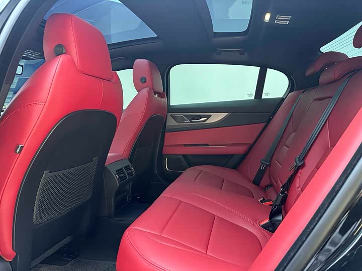 Фото 18 - Jaguar XE L