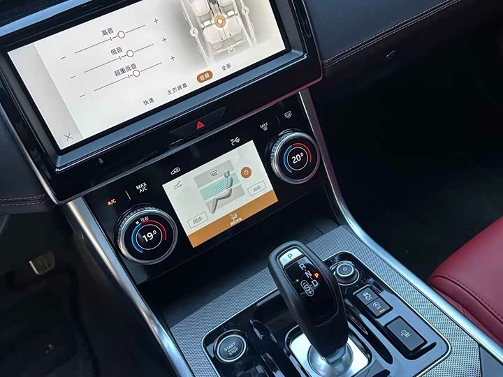 Фото 19 - Jaguar XE L