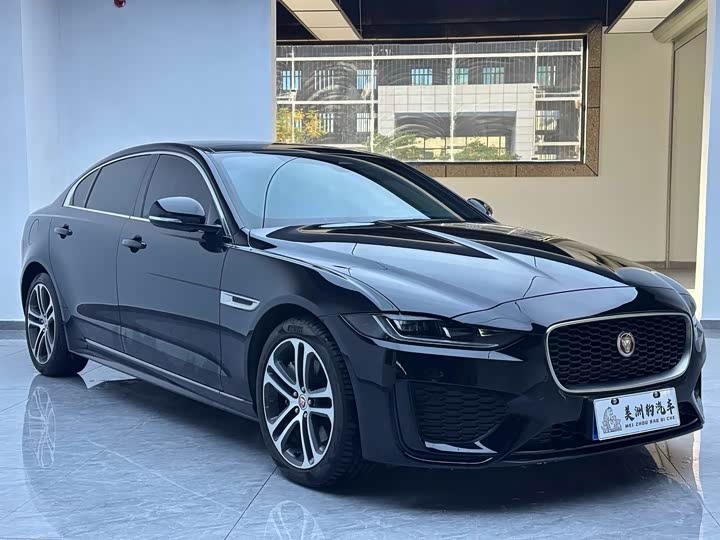 Фото 4 - Jaguar XE L