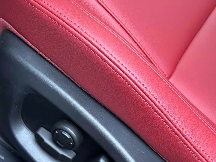 Фото 8 - Jaguar XE L