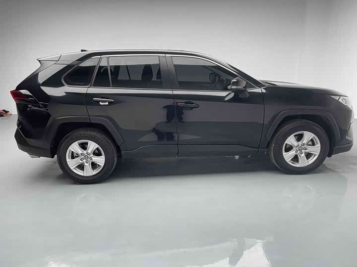 Фото 14 - Toyota RAV4