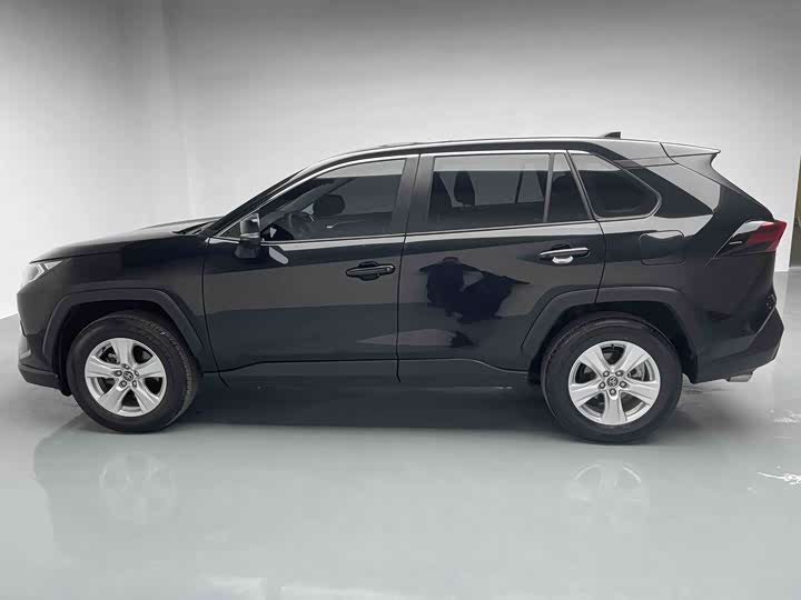 Фото 15 - Toyota RAV4