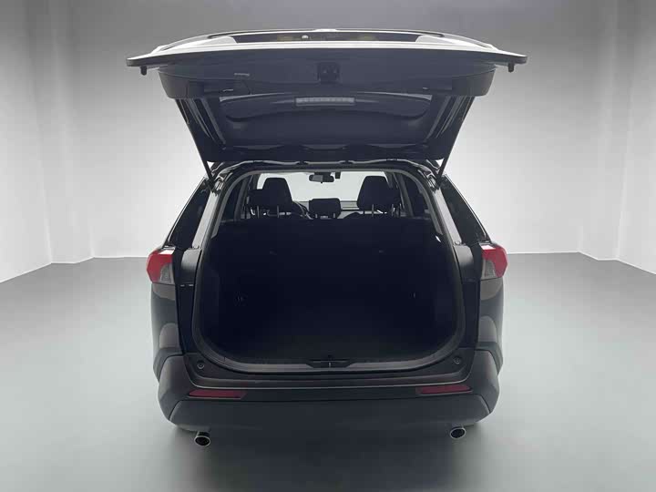 Фото 16 - Toyota RAV4