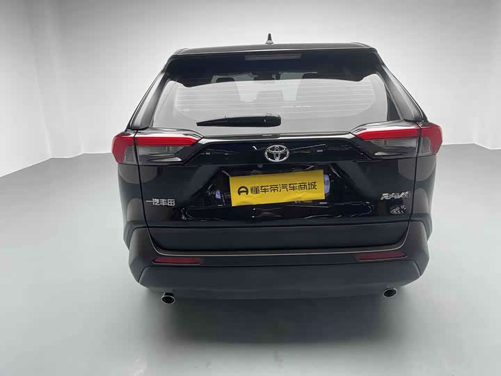 Фото 17 - Toyota RAV4