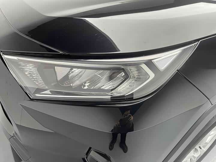 Фото 18 - Toyota RAV4