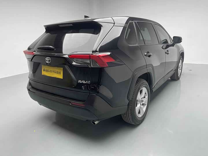 Фото 19 - Toyota RAV4