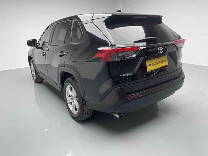 Фото 20 - Toyota RAV4