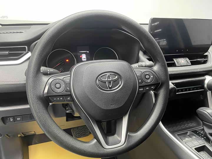 Фото 3 - Toyota RAV4
