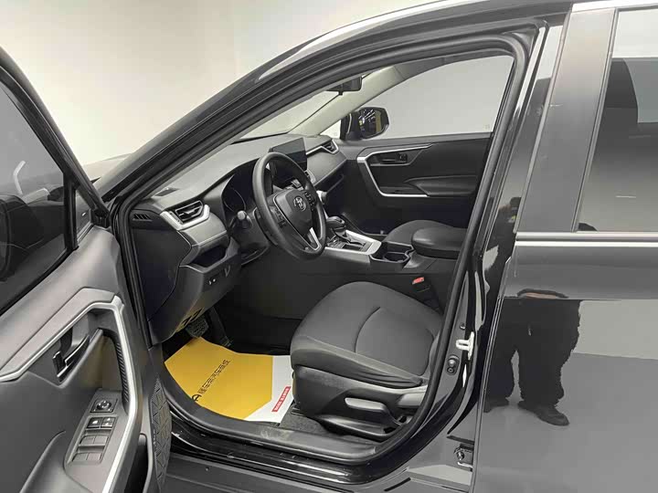 Фото 5 - Toyota RAV4