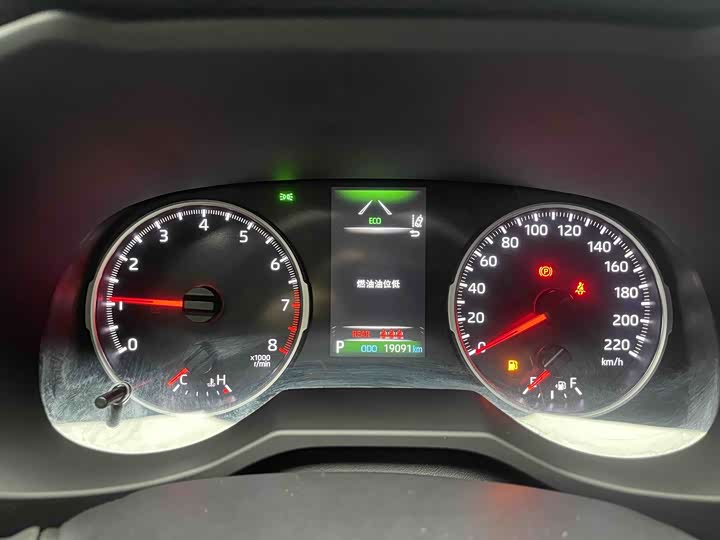 Фото 6 - Toyota RAV4